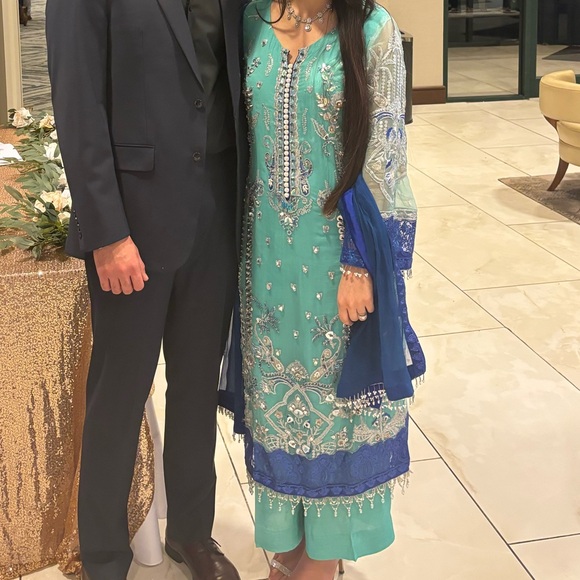 Pakistani Shalwaar Kameez 3 piece suit (fancy) - Picture 9 of 9